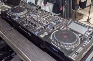 Pioneer DJ CDJ2000nxs2 and DJM900nxs2